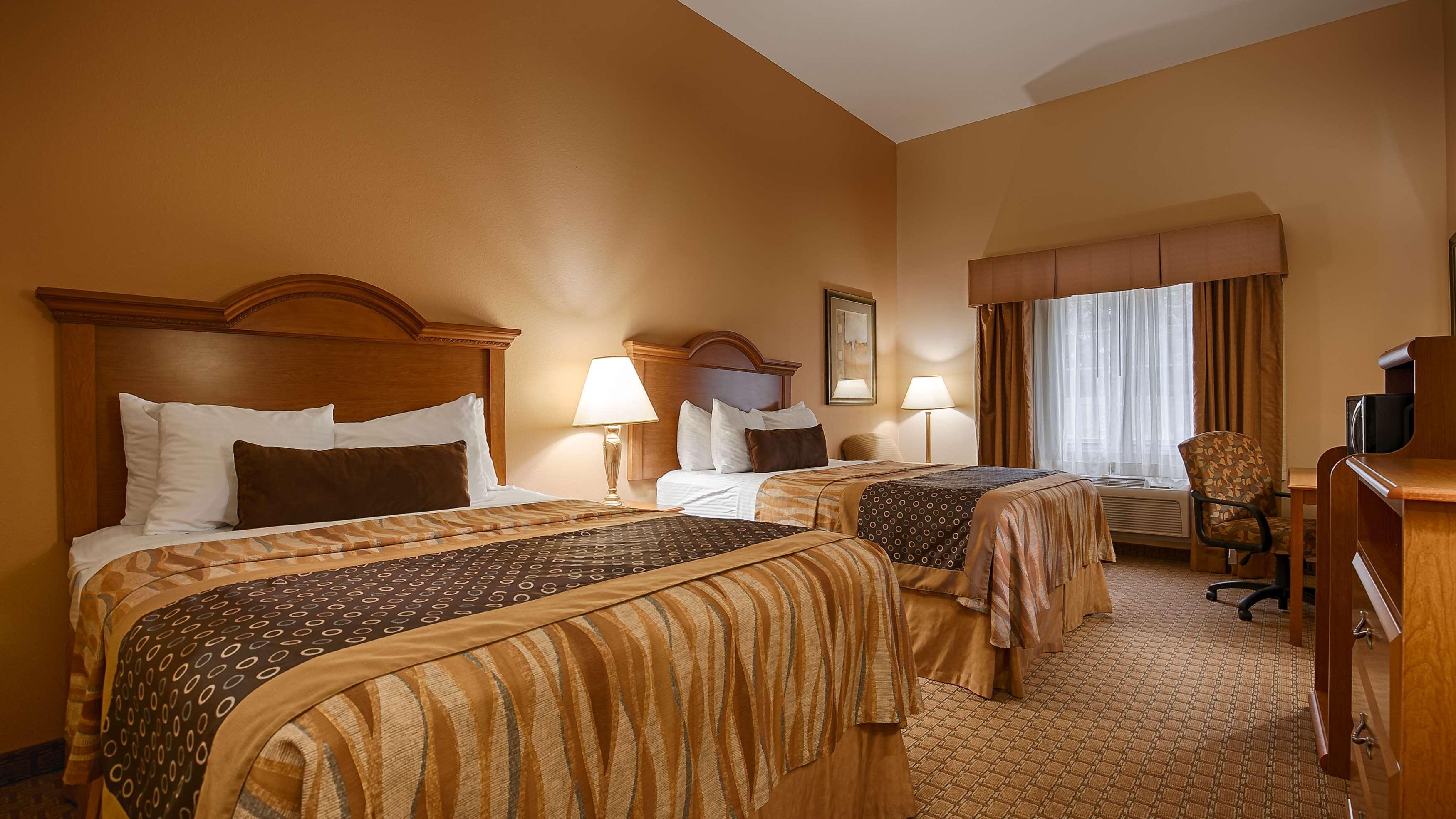 Best Western Plus New Caney Inn & Suites Exterior photo