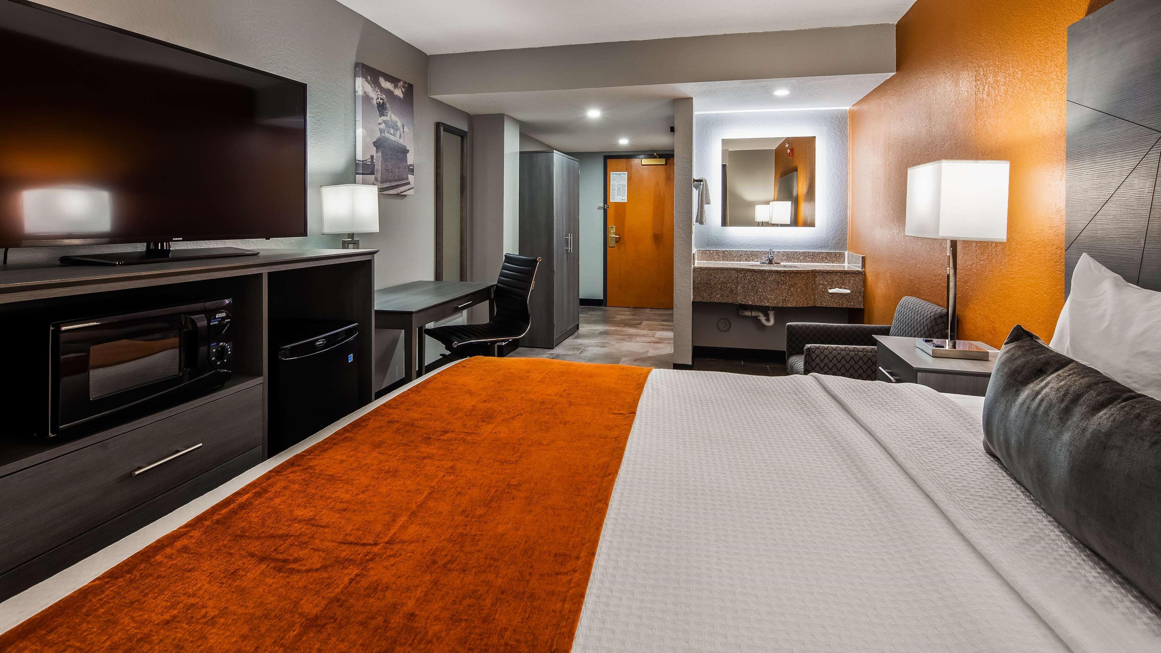 Best Western Plus New Caney Inn & Suites Exterior photo