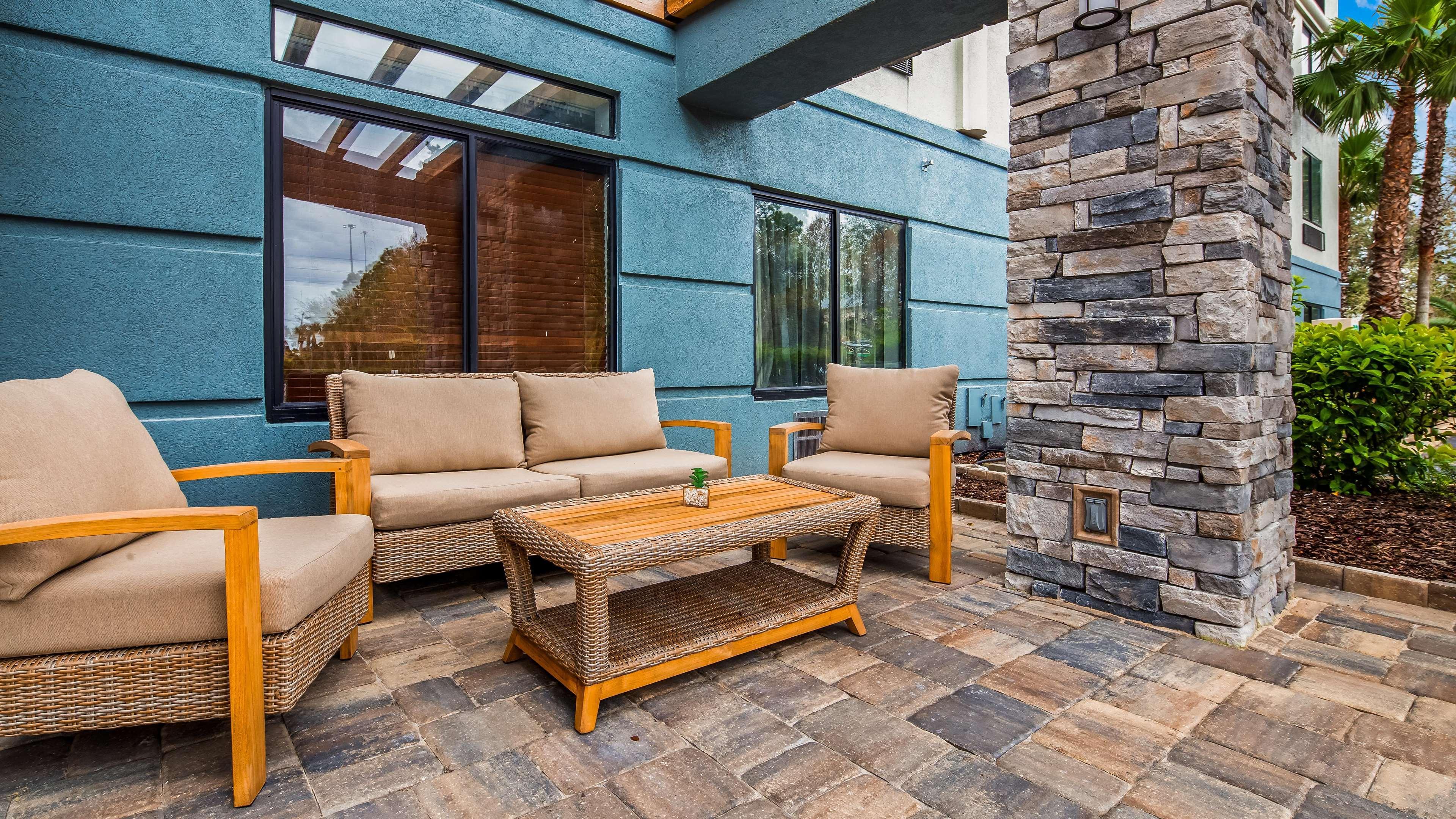 Best Western Plus New Caney Inn & Suites Exterior photo