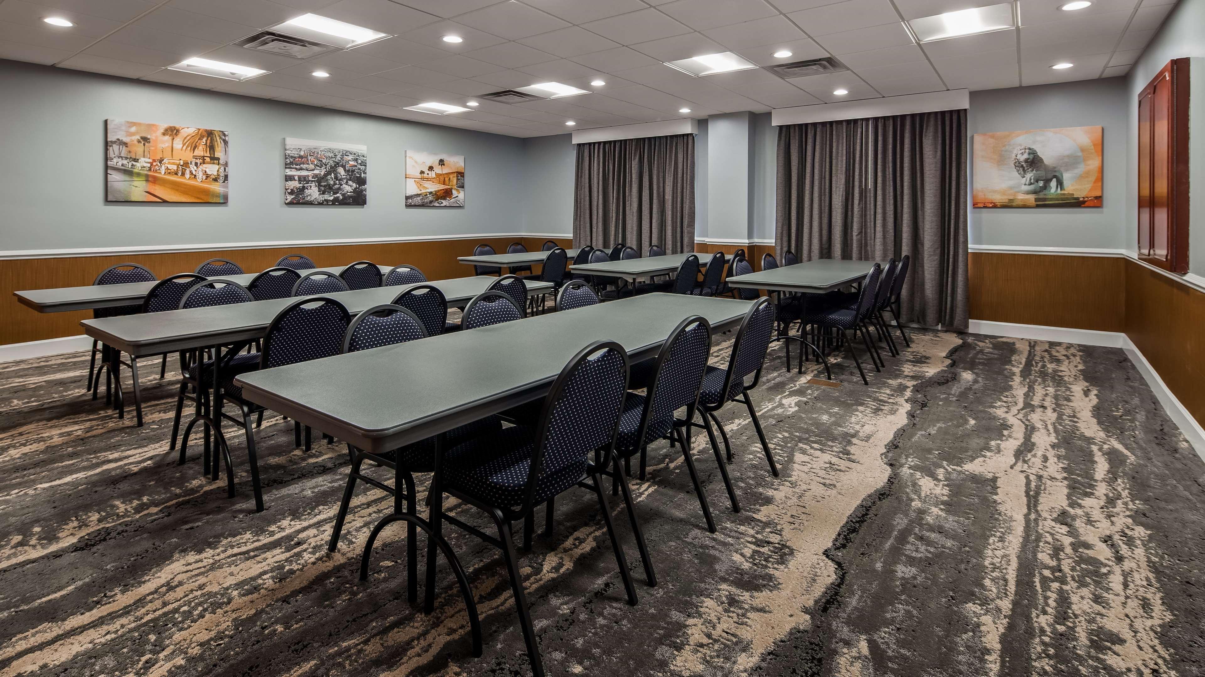 Best Western Plus New Caney Inn & Suites Exterior photo
