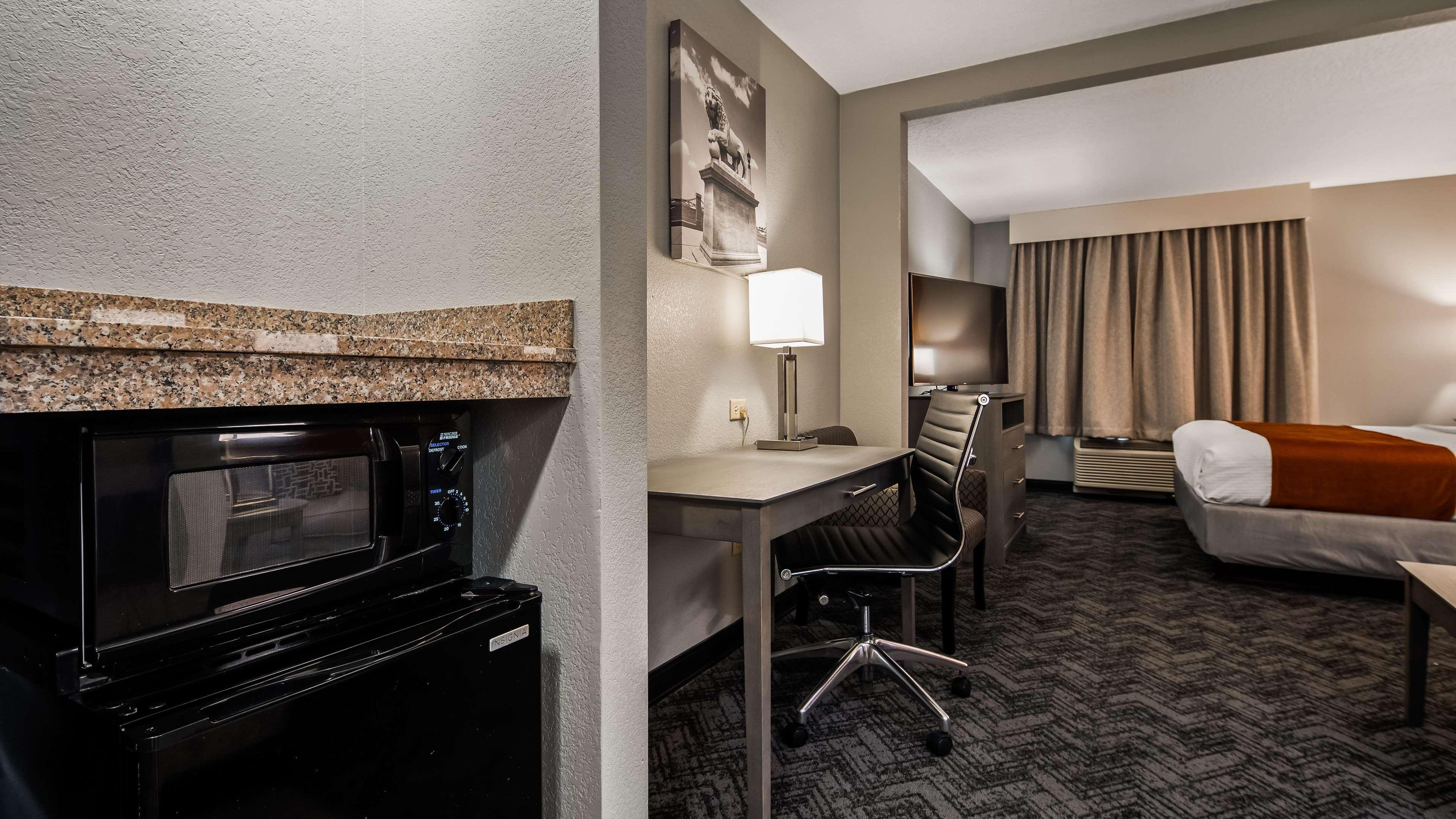 Best Western Plus New Caney Inn & Suites Exterior photo
